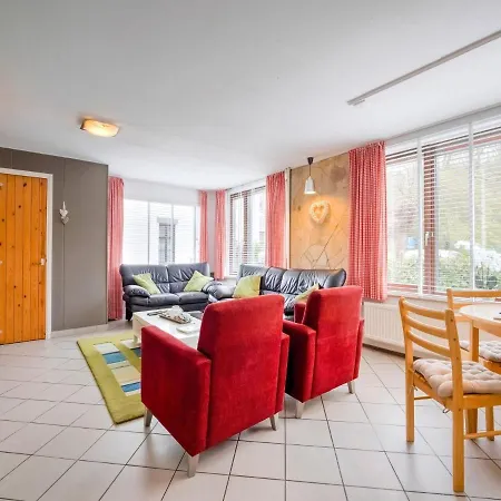 Serene In Holiday home *