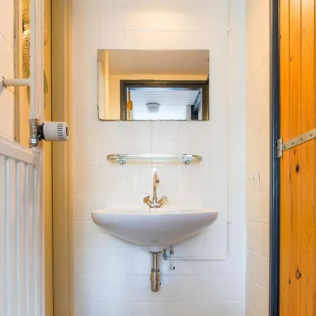 Serene In Holiday home